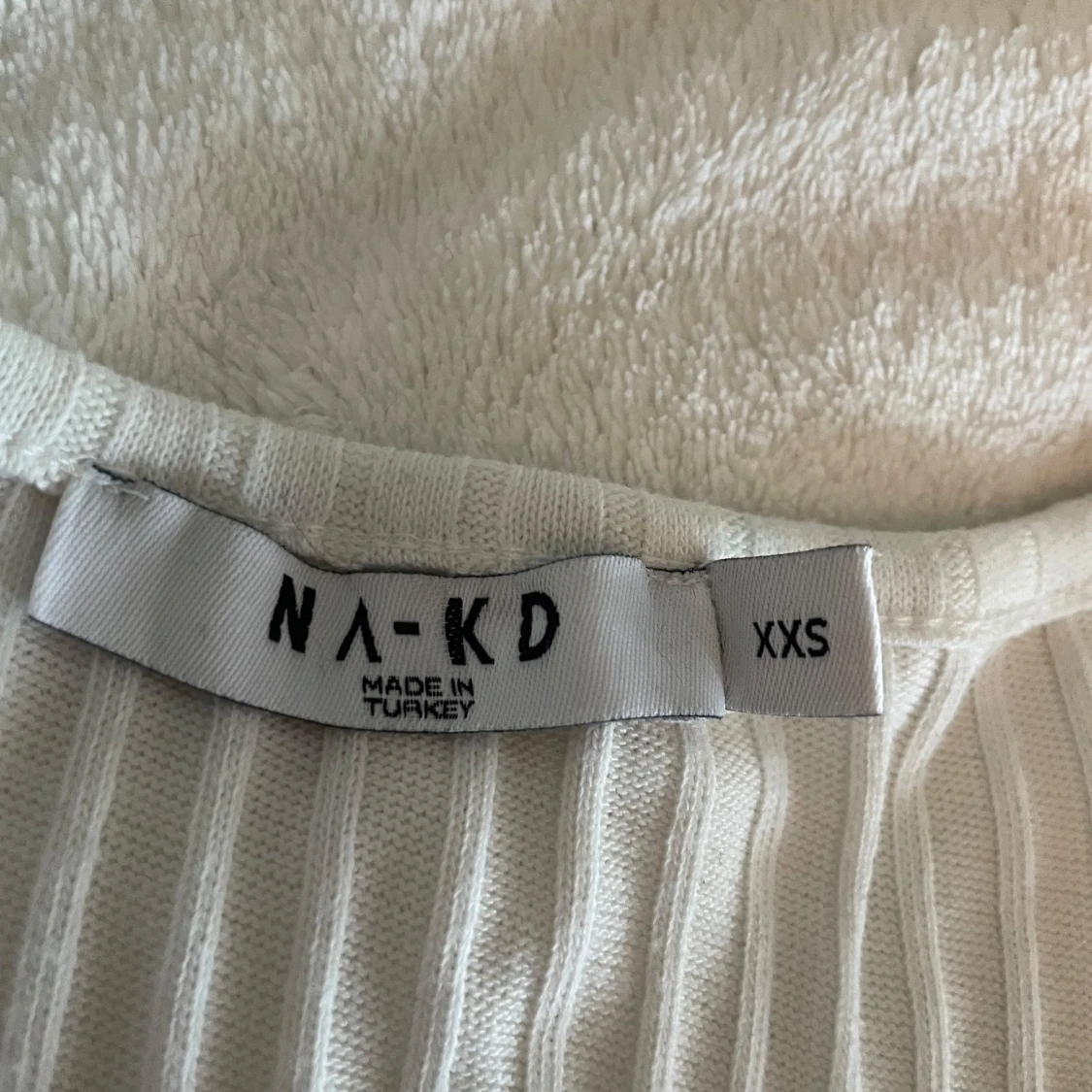 Vit ribbad topp  - 2