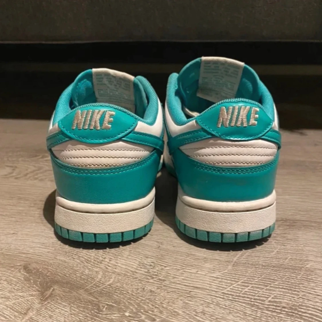 Nike Dunk Low i turkos och vitt - 1