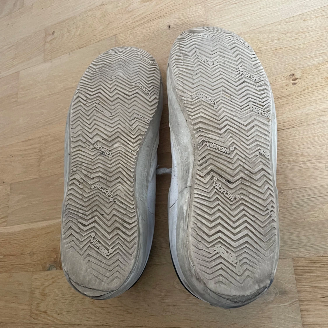 Philippe Model sneakers i vitt och grått - 4