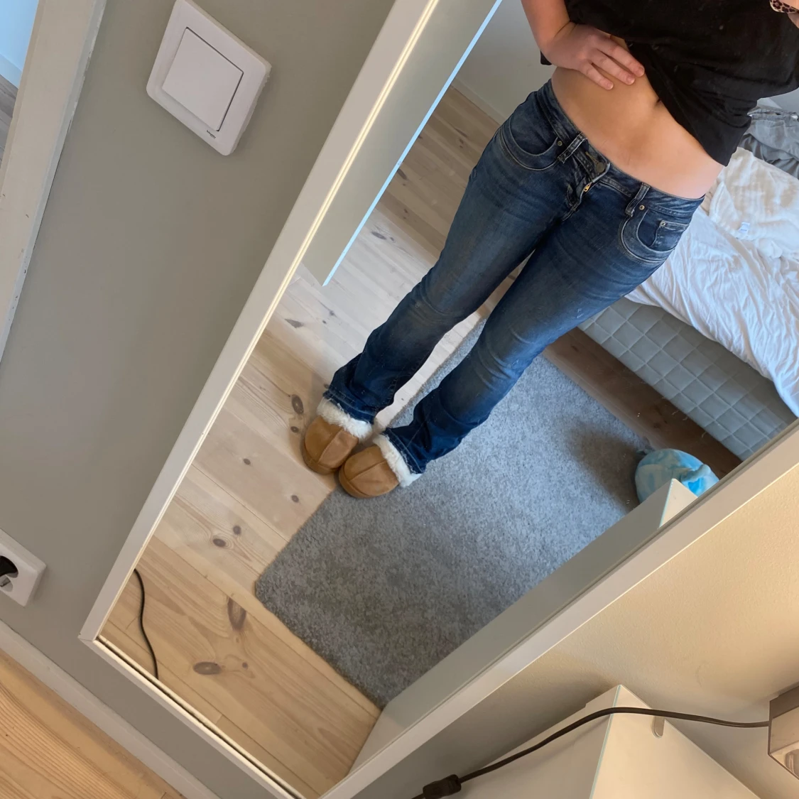 lågmidjade bootcut jeans  - 90