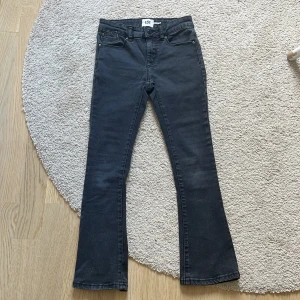 Svarta Jeans  - Svara jeans i mycket bra skick, nästan aldrig använda