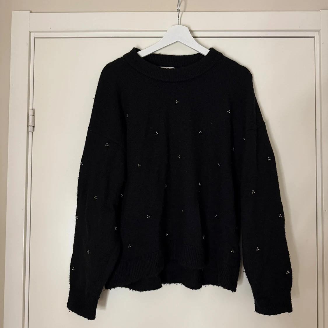 Svart stickad tröja  - 1