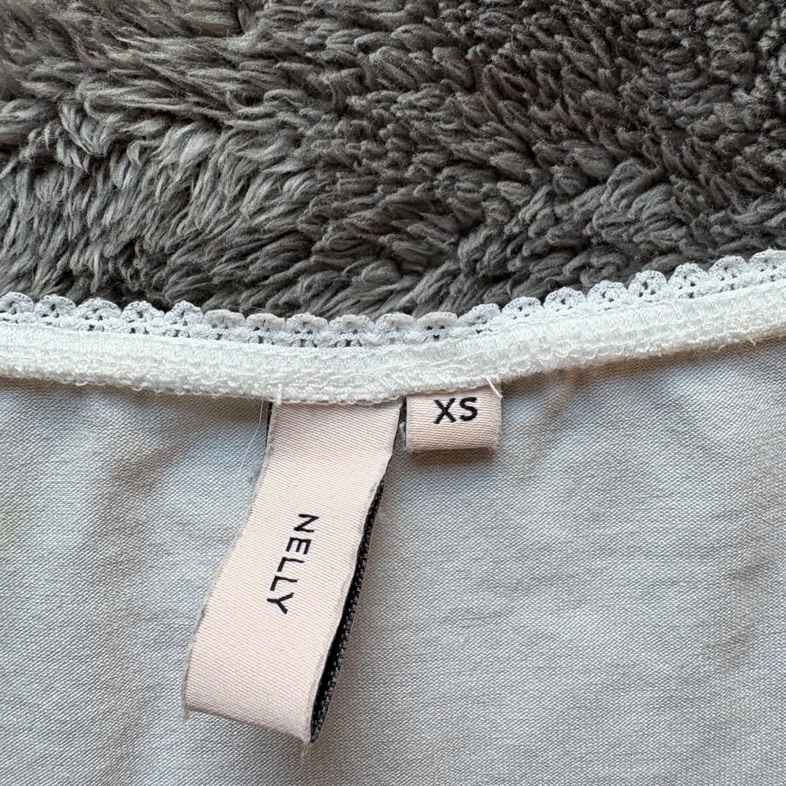 Topp med spetskant - 1