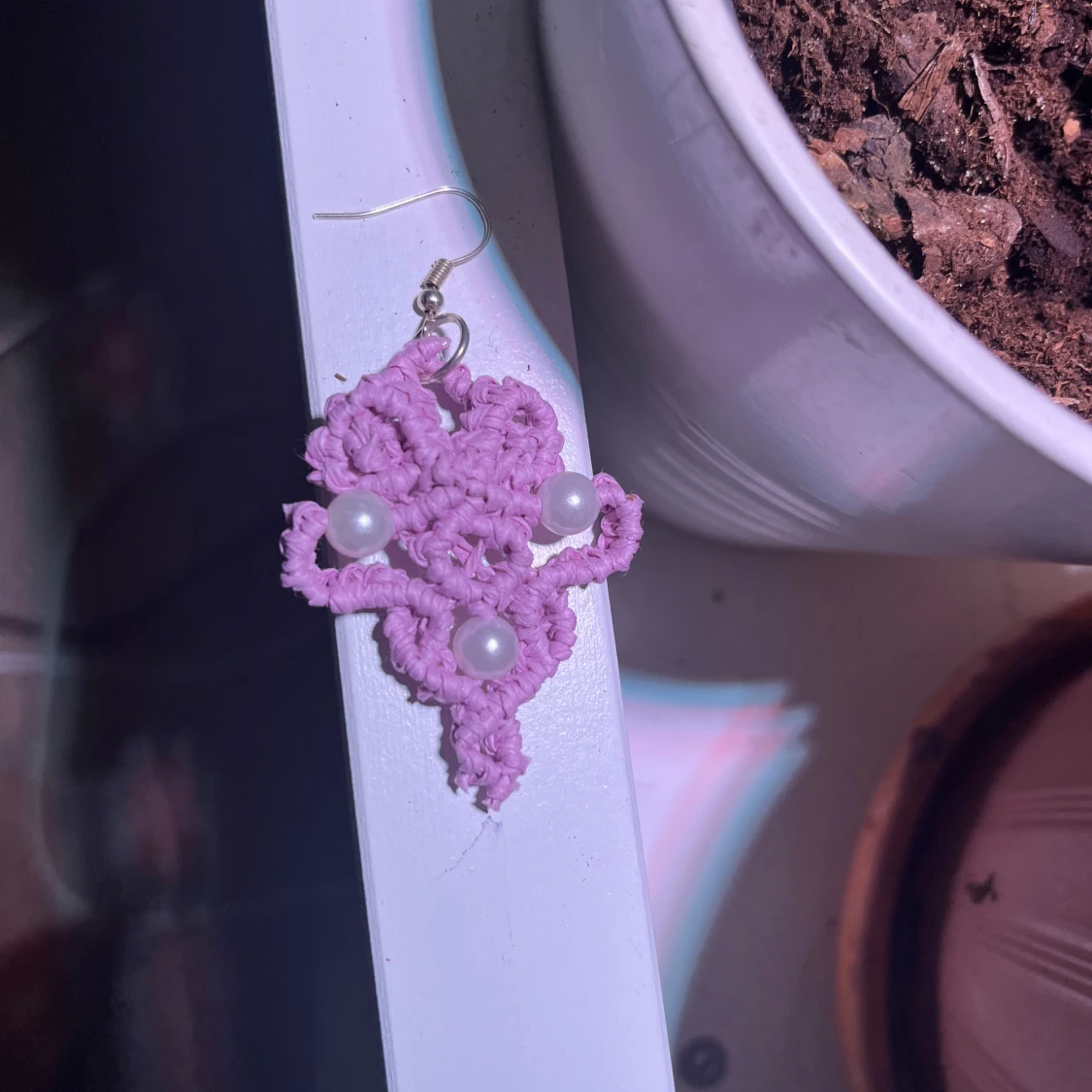 Handgjorda lila örhängen med pärlor - 1