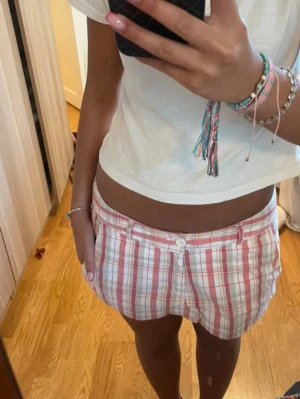 Cool rutig minikjol - Omsydda shorts! Passar 38