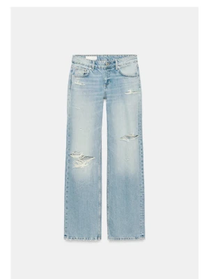 Nya Zara baggy jeans - Säljer dessa snygga baggy jeansen med revor från Zara. Helt slutsålda på hemsidan. Ny med prislappen på🩷🩷🩷