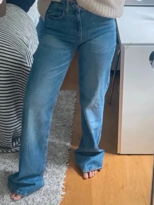 Blå Zara jeans  - Endast tvättade! 