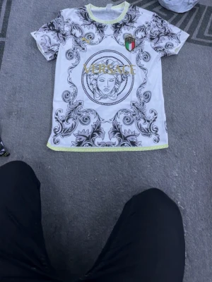 Vit t-shirt  - Jätte fin tröja 
