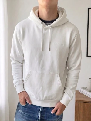 Vit J.Lindeberg Hoodie - Vit J.lindeberg Hoodie i strl M. Bra skick utan nåra defekter och hör gärna av er vid frågor elr funderingar!!