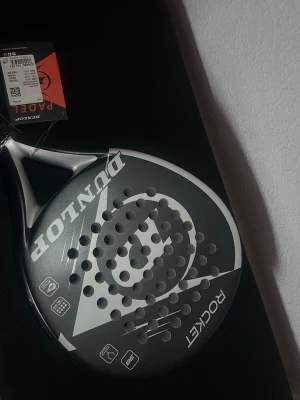 Helt nytt paddel racket - Säljer ett helt nytt paddelracket med prislapp kvar! Nypris 799kr