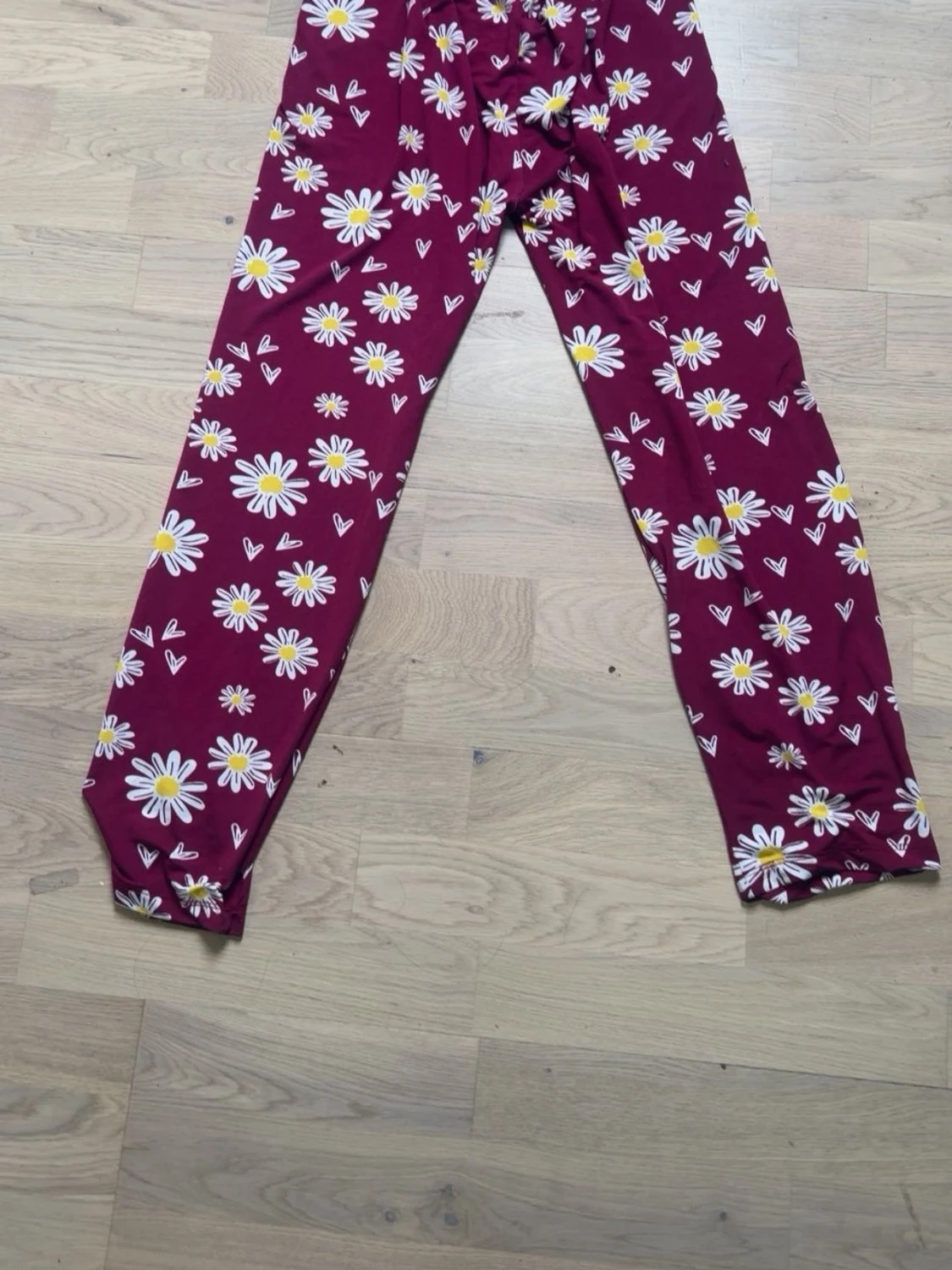 Vinröda pyjamasbyxor med prästkragar - 1