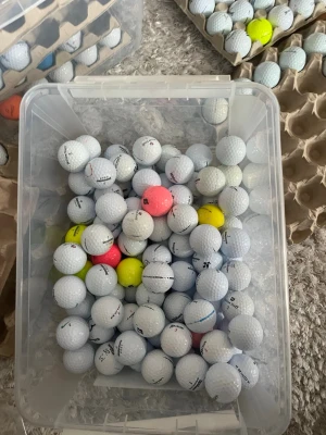Wilson mix  - Wilson mix minst i fint skick, minst köp av 50 bollar 300kr 100 bollar blir rabbat pris av 500kr.
