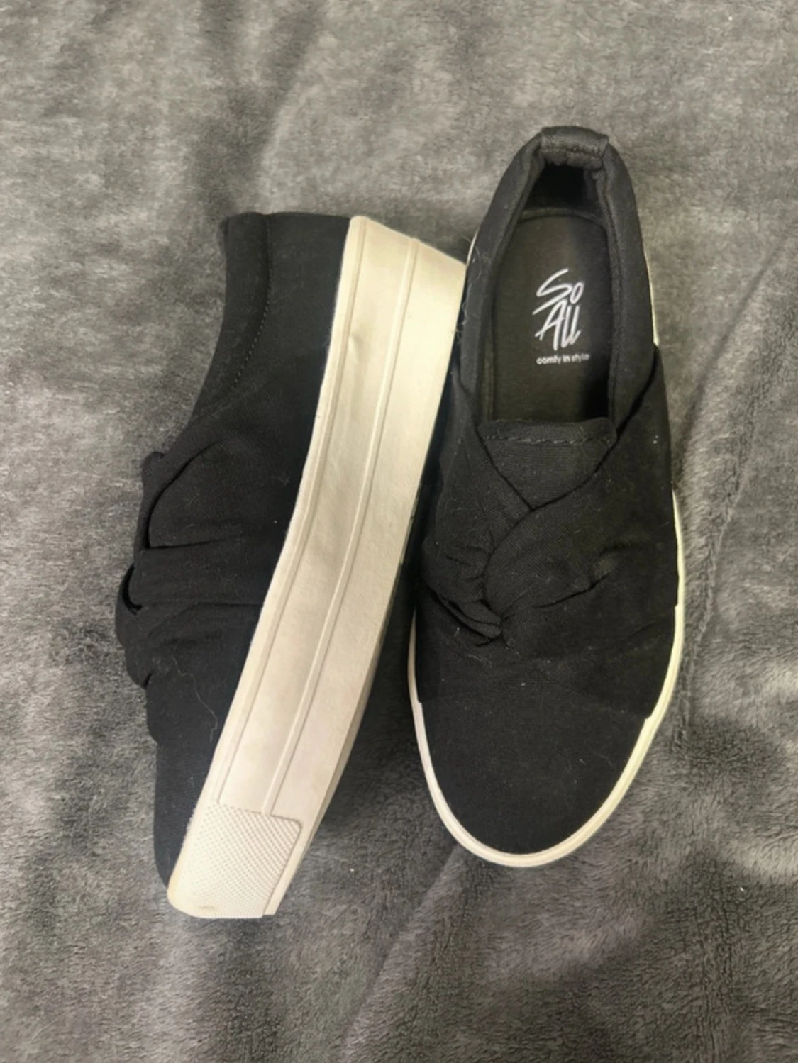 Svarta slip-on sneakers med knut - 1