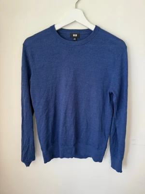 Uniqlo tröja  - Tjabba! Säljer nu denna uniqlo tröjan i storlek Xs! Den är i ett bra skick 8/10, inga defekter! Modellen är 180-185! Om ni har några tanker eller funderingar är det bara att höra av sig!😄