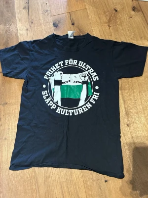 Hammarby t-shirt - Hammarby t shirt i mycket bra skick i storlek s.