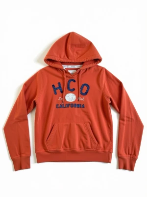 Hollister hoodie M väldigt unik/sällsynt - Säljer en sjukt unik och väldigt snygg hollister hoodie i storlek L men sitter som M! Köp denna om du vill sticka lite ut och vill ha en väldigt schysst hoodie! Skicket är väldigt bra och inga defekter! 10% rabbat om man följer och man får med 💝🎁