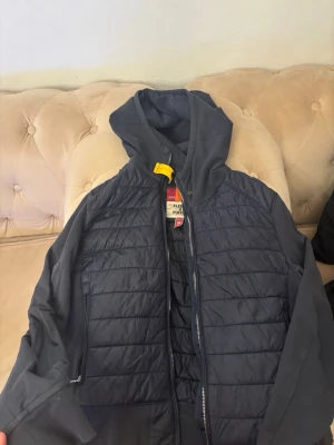 Parajumper cardigan - I mycket bra skick storlek M men passar även S,xs nypris 4500