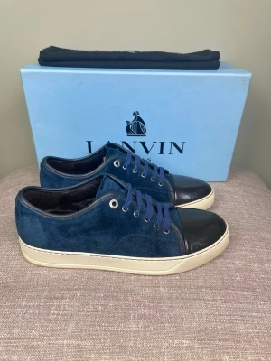 Lanvin skor - Hej, säljer nu dessa svin snygga Lanvin skor. Skorna är i grymt skick! Begränsat antal boxar och dustbag. Hör av dig vid frågor. 