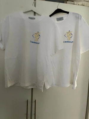 Casablanca T-shirt  - Två helt nya Casablanca T-shirt med tags på pris för 2 : 600 pris för 1: 400. Både tröjorna är storlek S, hör av er vid frågor !