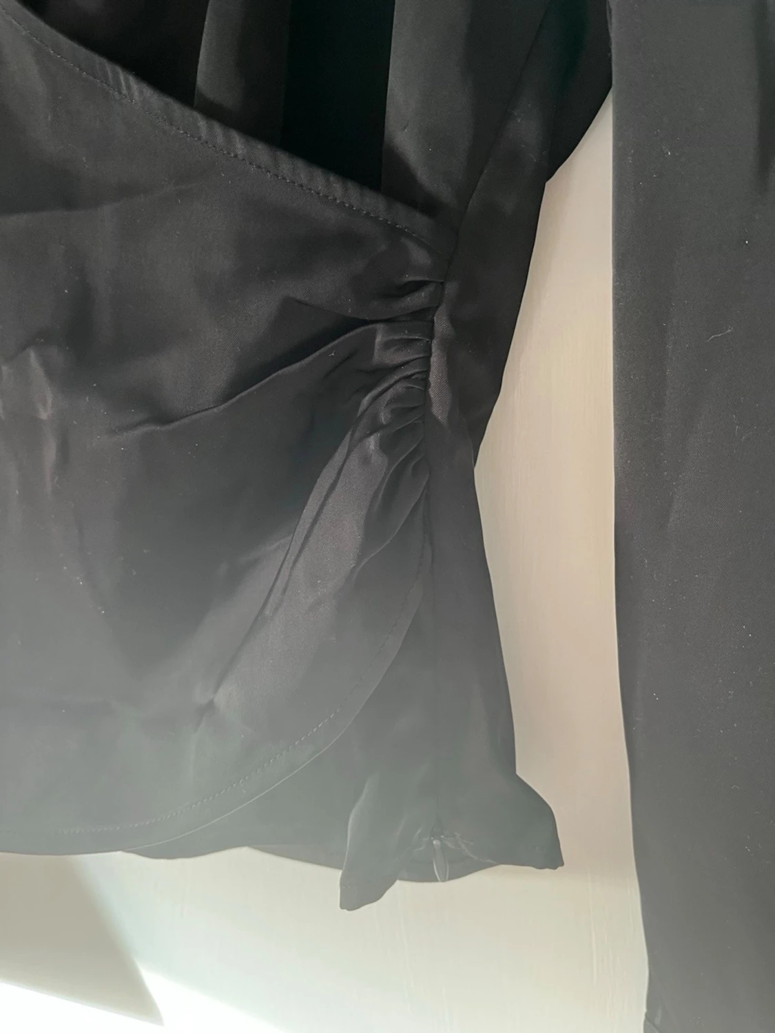 Svart omlottblus från NA-KD - 3