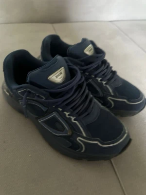 B30 - Feta navy blue b30 bra för sommaren och för vissa i vintern
