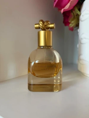 Bottega Veneta: Knot - 50ml från början. Diskad.