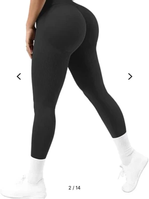 Svarta ribbade tights från gymfit -  svarta ribbade tights. Aldrig använda och retur tiden passerade därför säljer jag de