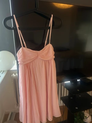 rosa mini klänning - Super fin