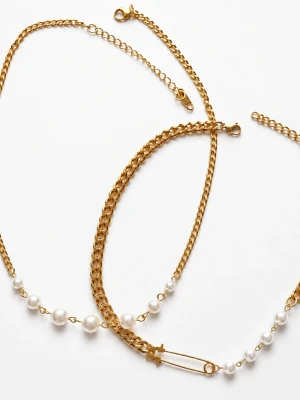 Två halsband  - Material-rostfritt stål 