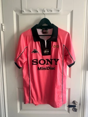 Retro Juventus tröja - Retro Del Piero #10 Juventus tröja. Använd fåtal gånger. Skriv om du undrar något 👍