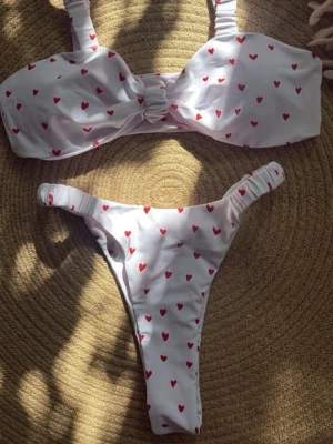 Bikini coquette hjärtan - Så söt bikini med hjärtan på ❤️ Coquette style 🌸 Helt ny!  Köp gärna med bundle för rabatt! 🍋