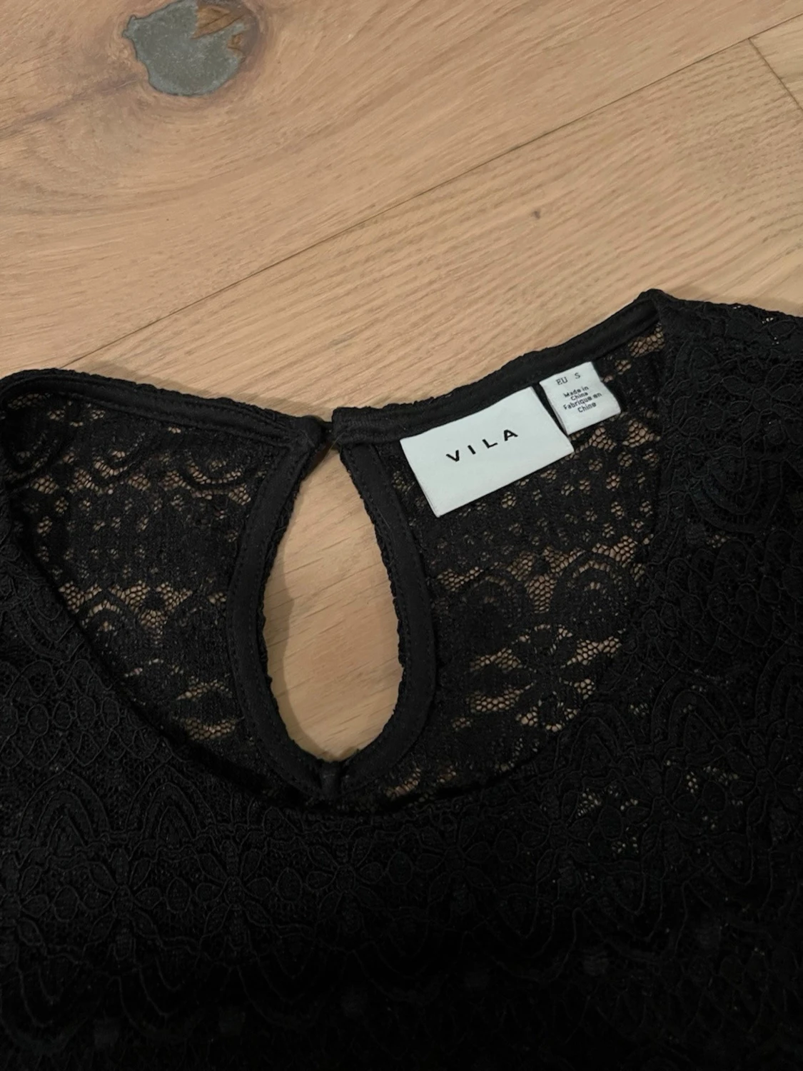Svart spetsig topp med kort ärm - 5