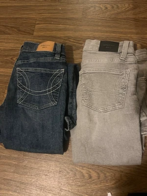 Två par jeans från gina - Kommer inte till användning, endast testade! Strl 36 båda för 400 eller 250kr/st!