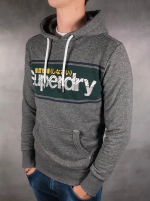 Superdry Hoodie - Superdry Hoodie • Storlek: M • Skick: 9/10 – fint skick utan skavanker • Inkluderas: Endast Hoodie • Nypris: Ca 1200kr • Passform: Modellen på bilden är 180 cm lång, väger 65 kg •