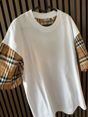 T shirt  - T shirt storlek XL aldrig använd 
