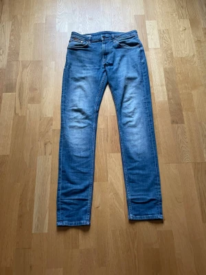 Pepe jeans - Säljer par Pepe jeans taper i storlek 28 32 för ett bra pris och skick.