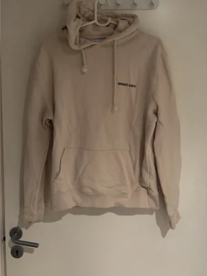 Hoodie Axel Arigato - Beige hoodie ifrån Axel Arigato. Knappt använd, mycket gott skick. 