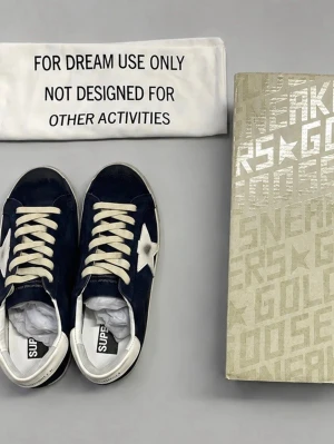 Golden goose, 39 - Säljer nu dessa snygga golden goose, storlek 39. Hör av er vid frågor.
