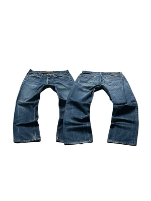 Blåa Acne Studios Jeans Straight / Bootcut Fit Storlek W34 L34 - Mycket fina Acne Jeans i blå färg. | Jeansen är i mycket bra skick och sparsamt använda. |  Äkta som allt annat jag säljer! ✅ |  Storlek: W34 L34 | Skick: Mycket Bra Skick | Färg: Blå | Märke: Acne | Modell: Jeans |   Hör gärna av dig vid frågor så svarar jag så fort jag kan! 😁 |  (SKU - 271)
