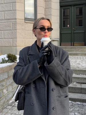 Miu Miu Solglasögon - Köpt på Mytheresa för 350 EUR  Använd 3 gånger  Allt medföljer.