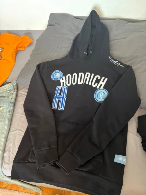 Hoodrich tröja  - Säljer min Hoodrich tröja som inte kommer till någon användning längre.