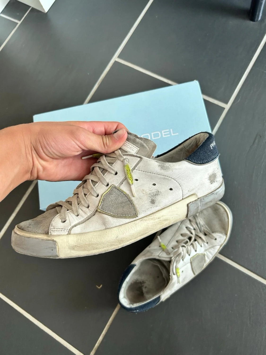 Vita låga sneakers från Philippe Model