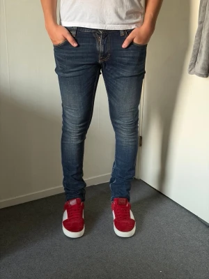 Nudie jeans| 31/34 (1N) - Bra skick! Dm vid frågor (1N)