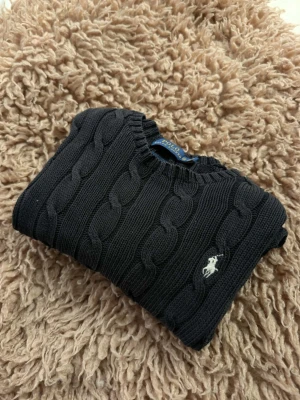 Ralph Lauren tröja  - Hej säljer min fina Ralph Lauren tröja.  Utan defekter  Först till kvarn   Nypris: 2.595kr 