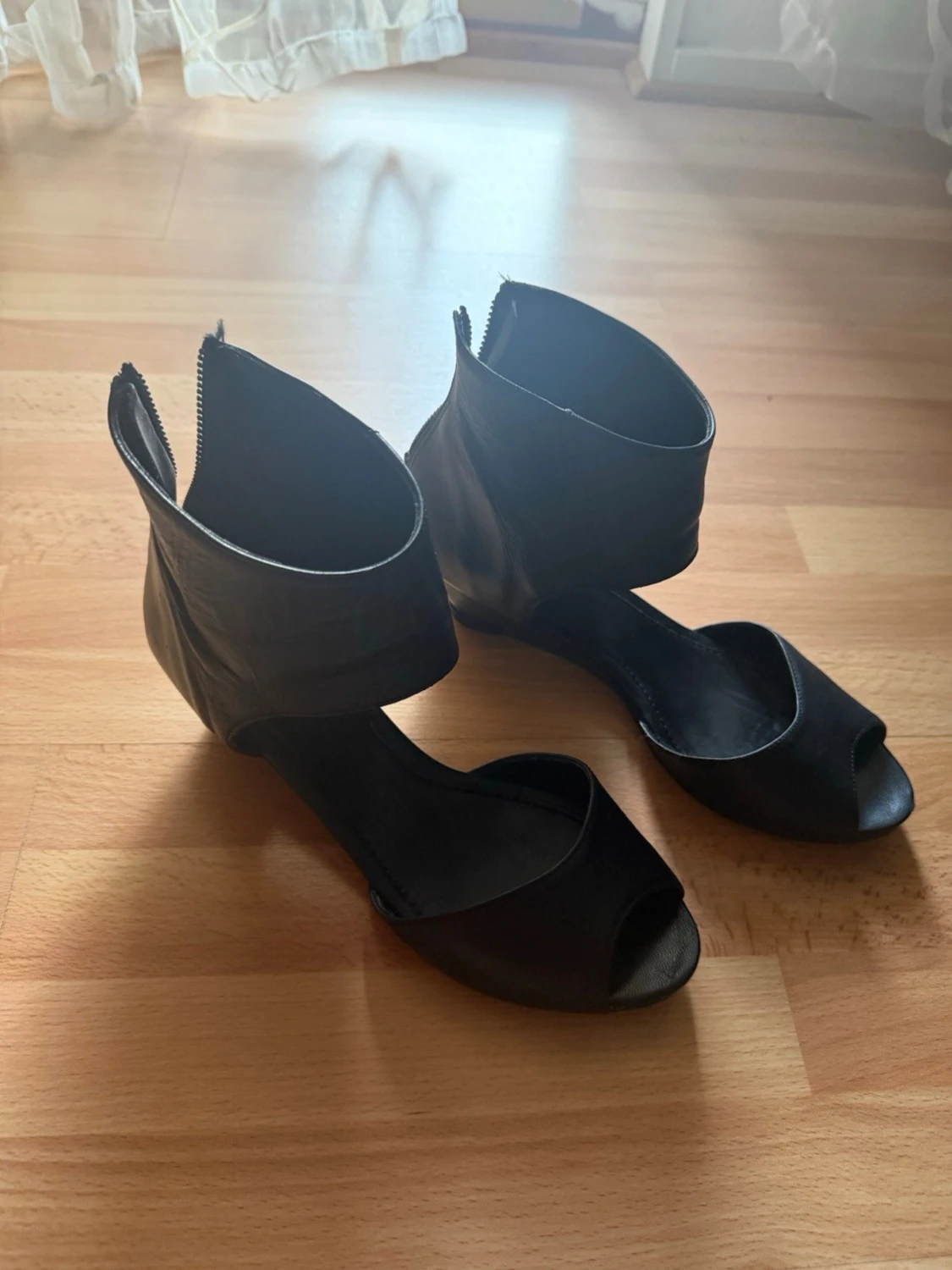 Svarta sandaler med hög ankelrem - 2