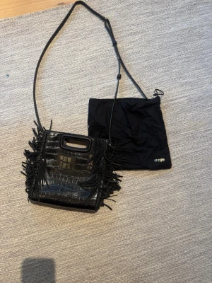 Oanvänd maje väska - Näst intill oanvänd äkta  maje väska med tillkommande dustbag köpt för 4000 medium modellen