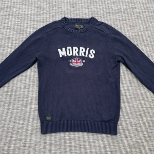 Stickad Morris tröja - Säljer nu denna riktigt snygga stickade Morris tröja!🙌 Skick: 9/10🌟 Storlek: M🤝 Hör gärna av er vid frågor eller funderingar🤗
