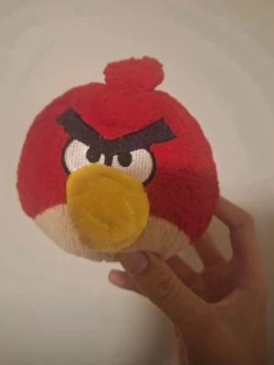 Angry Birds mjuk boll röd - unused  very angry  short  good  freshly made 4 years 112 cm.    No return policy or refund