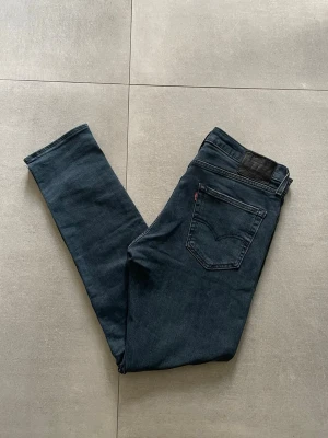 Vintage Levi’s jeans - Tjo! Ett par snygga vintage archive jeans ifrån levi’s | storlek 34/34 | märke: Levi’s | skick: 9/10 | passar utmärkt nu till hösten och back to school! Hör av dig vid mer frågor eller funderingar🤩mvh Gradioso 