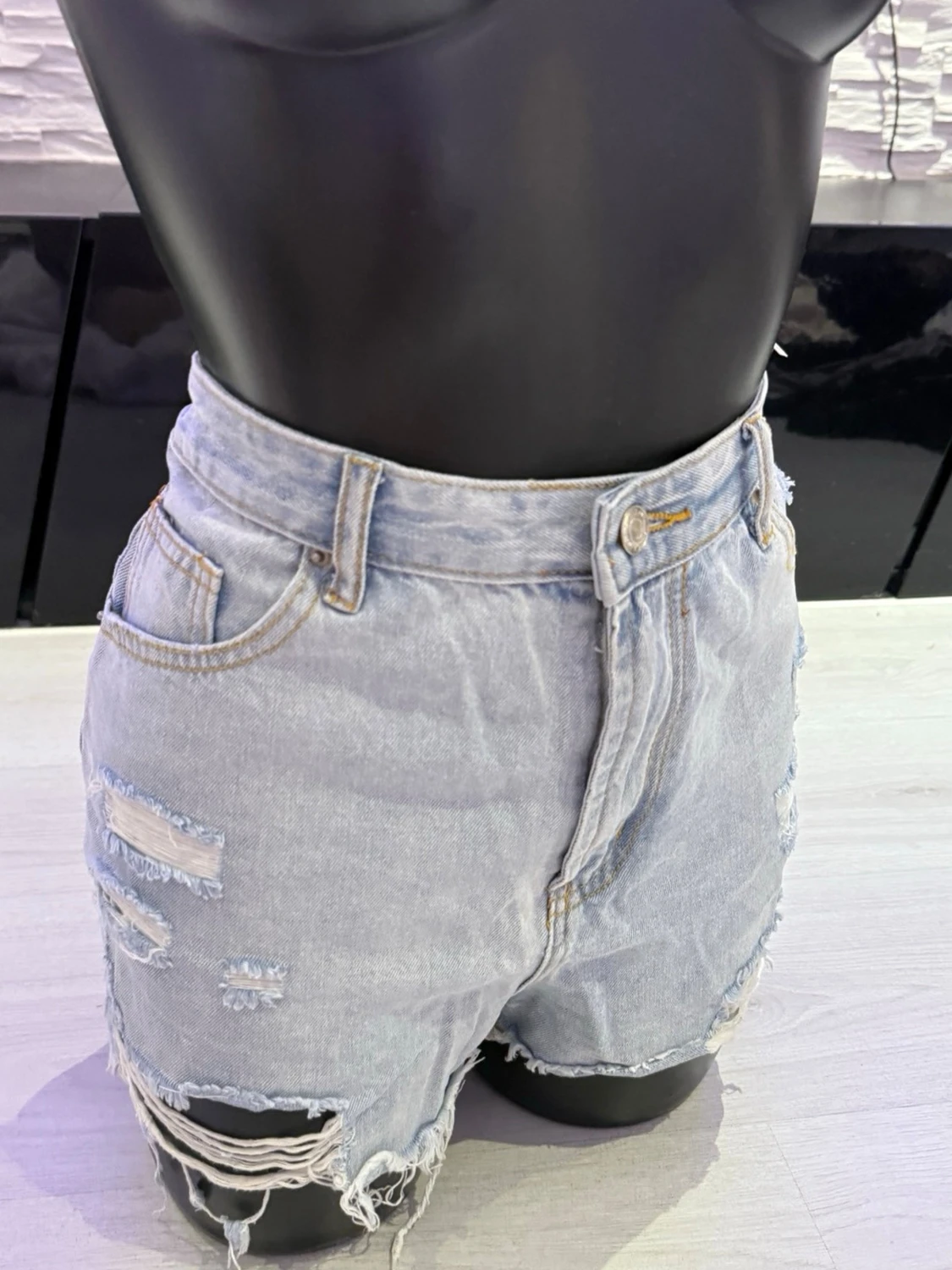 Ljusblå high waist jeansshorts - 2